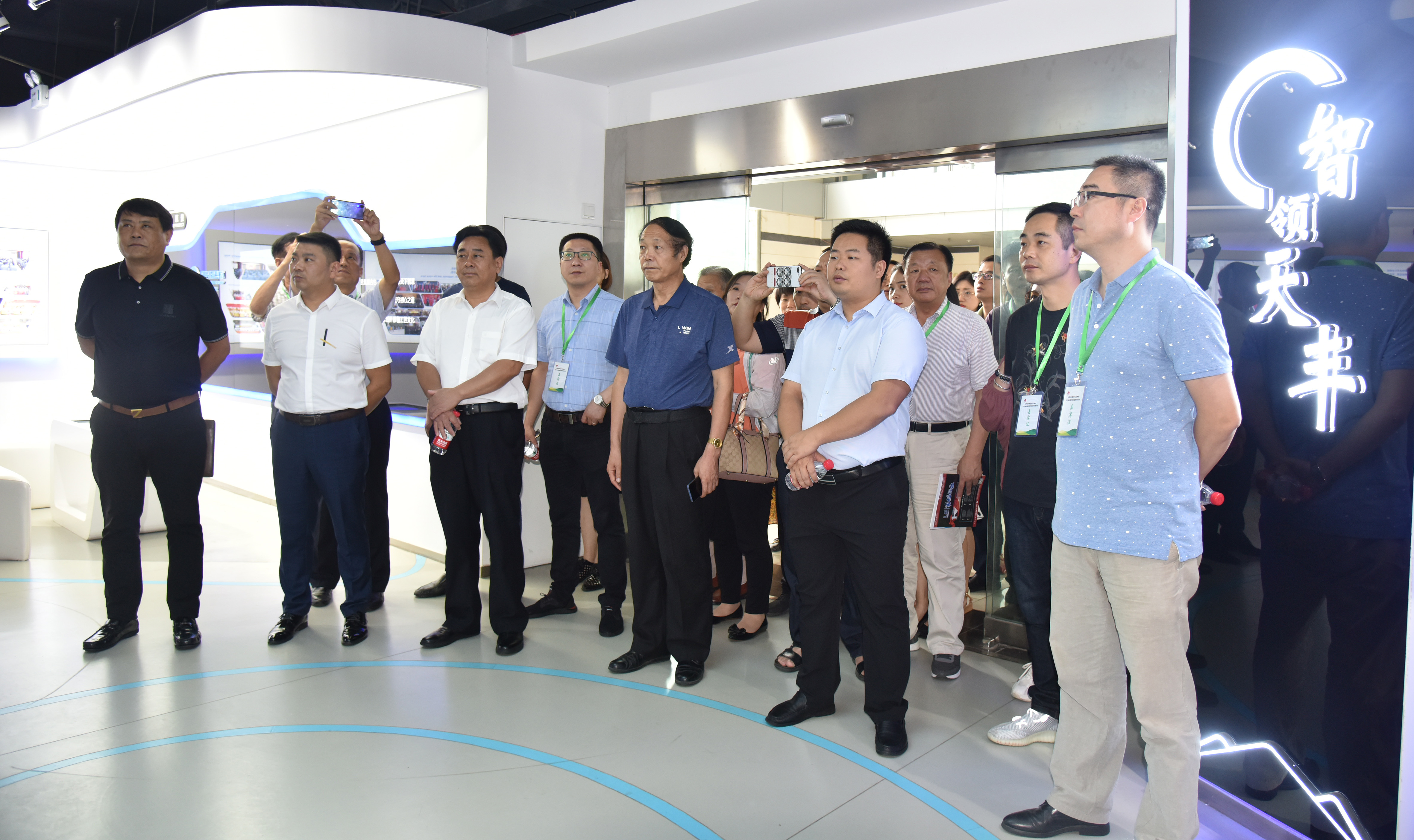 百人考察团莅临华体会（中国），高度关注集术智能装配体系