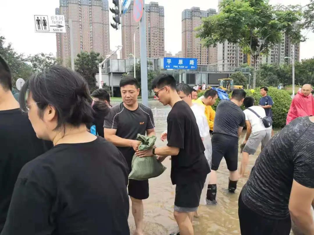 防汛救灾——华体会（中国）钢结构建设公司在行动